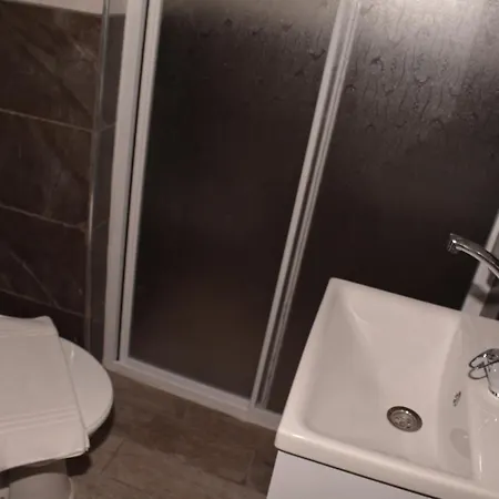 アパートホテル Yasmin Butik マルマリス